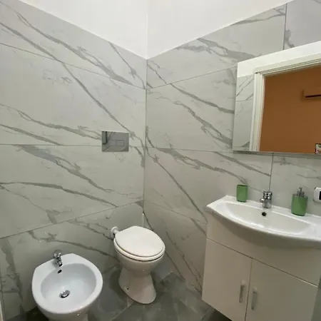 Domus Luigi Leone Ii * Naples