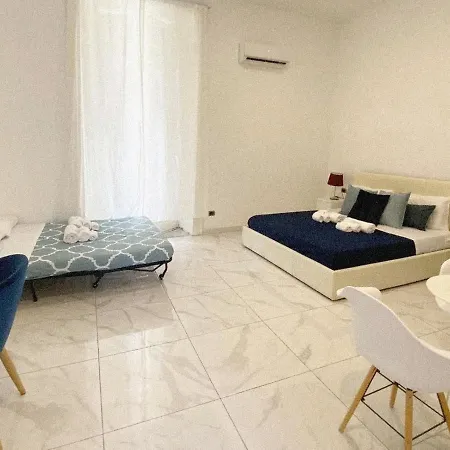 Domus Luigi Leone Ii * Naples