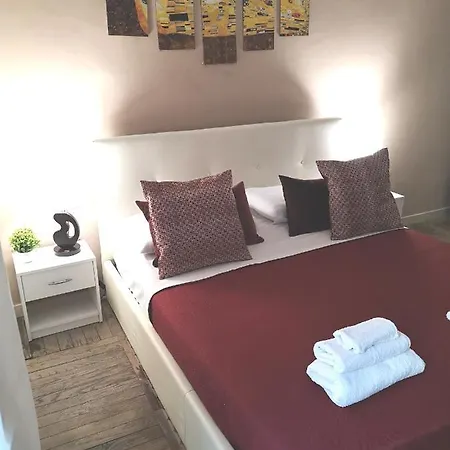 Domus Luigi Leone Ii Bed & Breakfast *