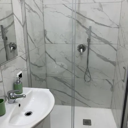 Domus Luigi Leone Ii Panzió *