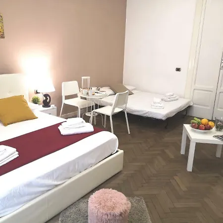 Domus Luigi Leone Ii Panzió *